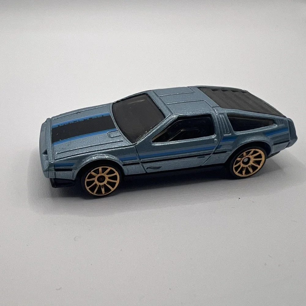 2009 Hot Wheels DMC Delorean Blue HW The '80s Diecast Toy Race CAR